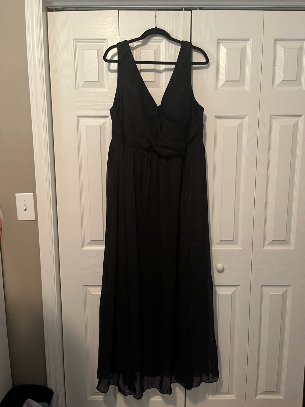 EverPretty Black V-Neck Maxi Dress - Elegant Women’s Evening Gown